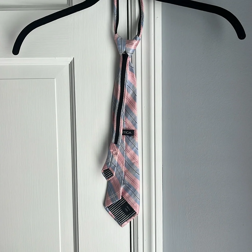 Nautica boy’s tie that zips